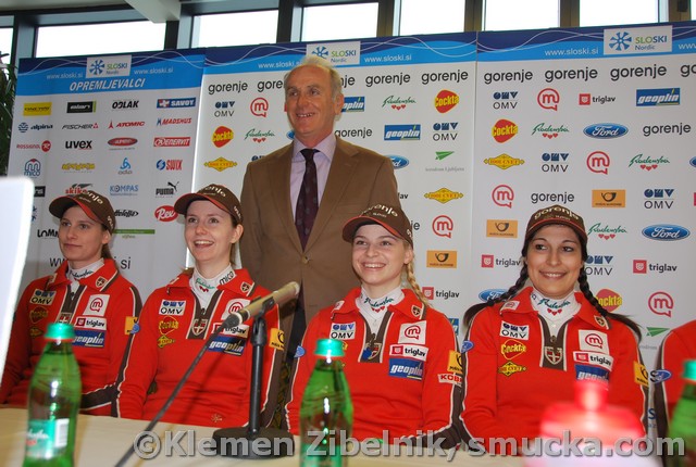 007 Eva Logar, Katja Pozun, Joze Mermal, Spela Rogelj, Anja Tepes