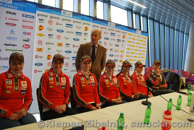 008 Maja Vtic, Eva Logar, Katja Pozun, Joze Mermal, Spela Rogelj, Anja Tepes, Ursa Bogataj, Matjaz Triplat