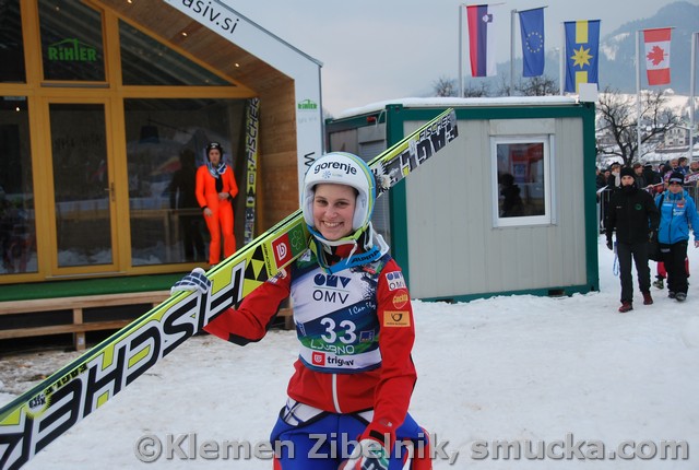 089 Eva Logar